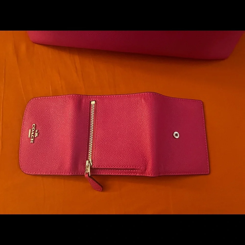 Coach tote and wallet set. Smoke free home. - Picture 7 of 9